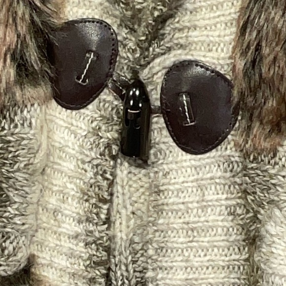 Cynthia Rowley Sweater Vest Knit Faux Fur Brown Beige Fringe Stripe Size S - Picture 4 of 9